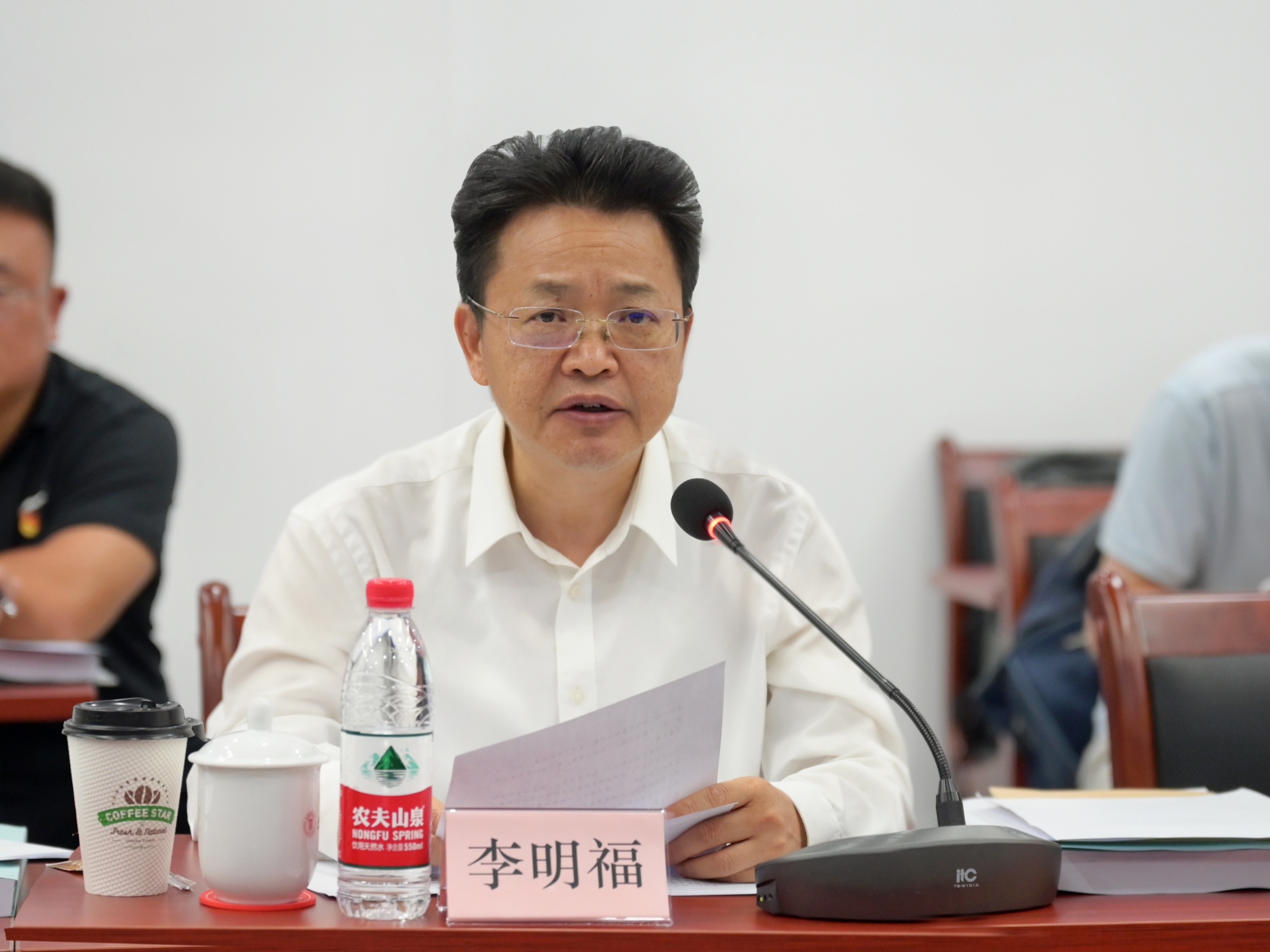 李明福表示，全校上下要持续对标主题教育“学思想、强党性、重实践、建